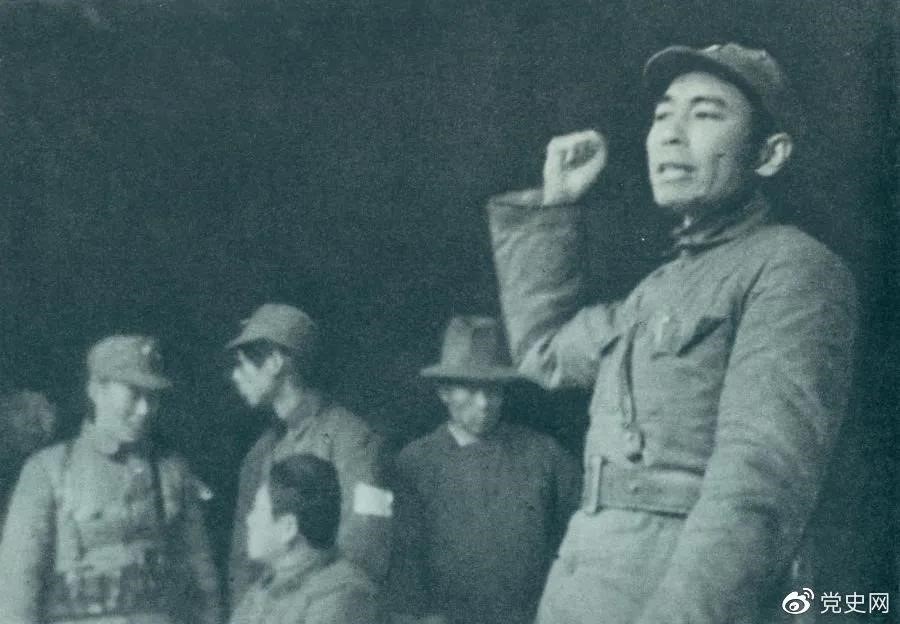 1939年2月23日，周恩來到皖南新四軍軍部，傳達(dá)中央關(guān)于新四軍向北向敵后發(fā)展的方針。