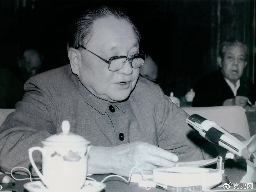 1985年3月7日，鄧小平在全國(guó)科技工作會(huì)議上發(fā)表講話。