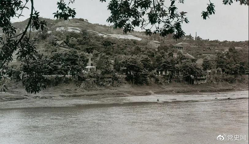 1935年3月16日至17日，紅一方面軍三渡赤水的渡口之一——茅臺渡口。