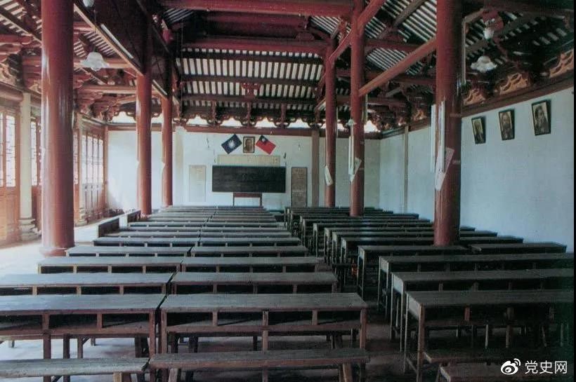 1926年3月，毛澤東任第六屆農(nóng)民運(yùn)動(dòng)講習(xí)所所長(zhǎng)。圖為廣州農(nóng)民運(yùn)動(dòng)講習(xí)所課堂。
