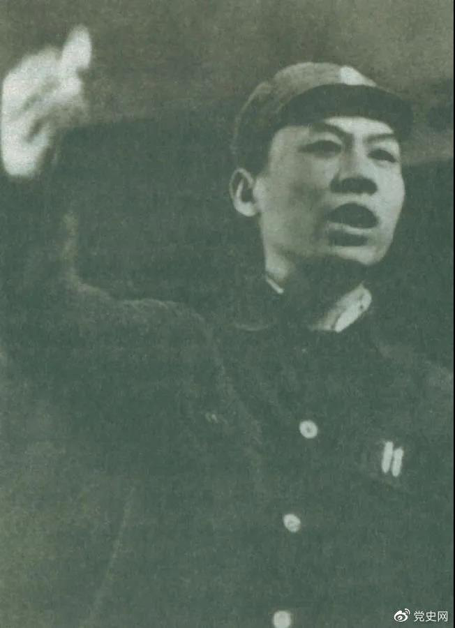 1943年，劉少奇在延安。