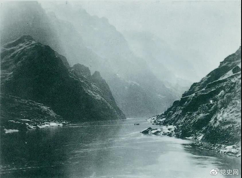 1935年3月中旬，紅軍三渡赤水，再次入川。隨后，又出奇不意地于3月21日四渡赤水，佯攻貴陽，然后又向西北方向急進(jìn)。圖為赤水河。