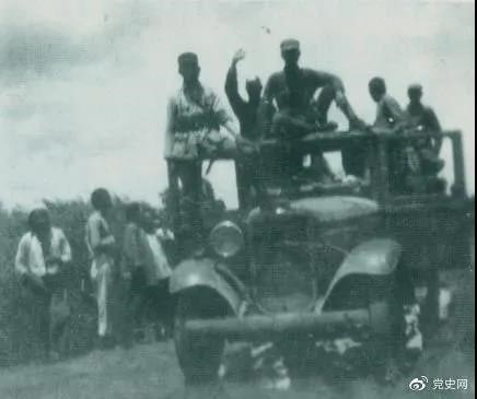 1938年3月31日，129師在邯長(zhǎng)公路的響堂鋪伏擊日軍，這是在戰(zhàn)斗中繳獲的汽車。