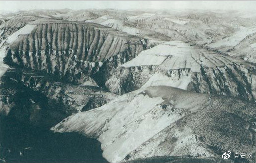 1947年4月14日，西北野戰(zhàn)兵團(tuán)取得了羊馬河戰(zhàn)役的勝利。圖為羊馬河戰(zhàn)役戰(zhàn)場(chǎng)。