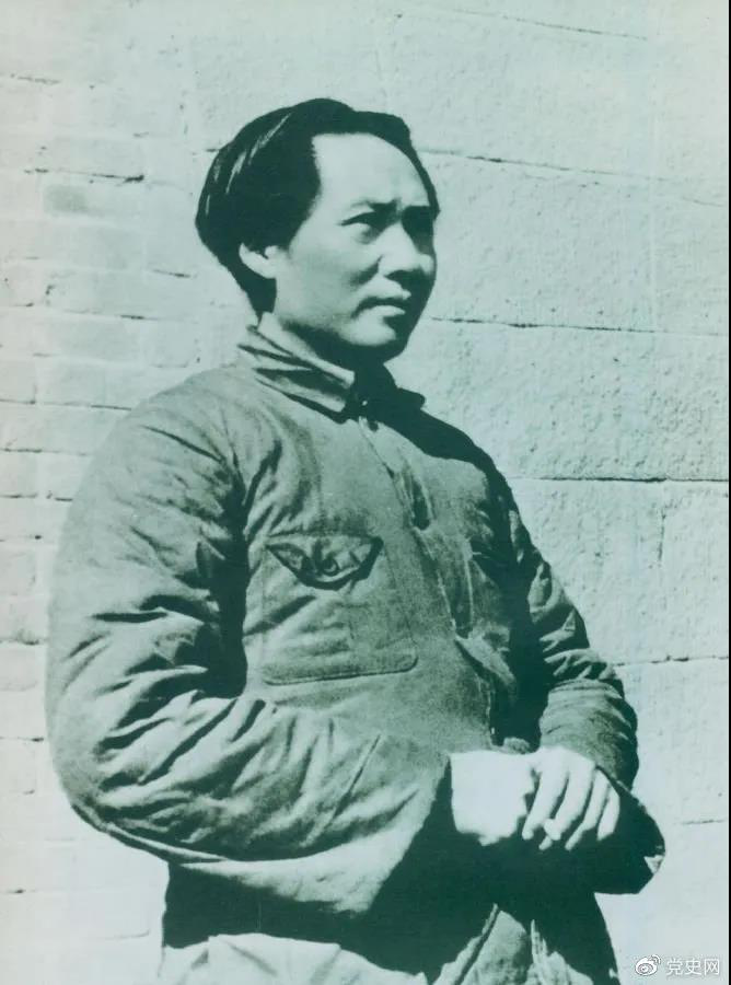 1936年2月至5月，毛澤東、彭德懷率軍進行了東征戰(zhàn)役。圖為指揮東征戰(zhàn)役時的毛澤東。