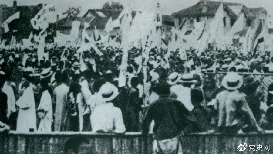 1925年5月30日，上海爆發(fā)了反帝愛國的五卅運動，掀起了全國范圍大革命高潮。