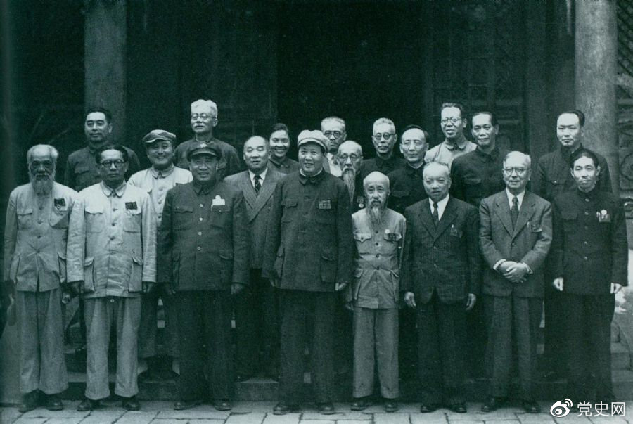 1949年7月5日，新政治協(xié)商會議籌備會常務(wù)委員合影。