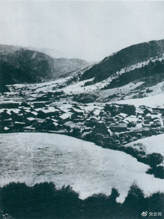 1935年8月20日，中共中央政治局在毛兒蓋召開會議，作出了《關于目前戰(zhàn)略方針之補充決定》，再次重申兩河口會議關于北上的戰(zhàn)略方針。圖為毛兒蓋。